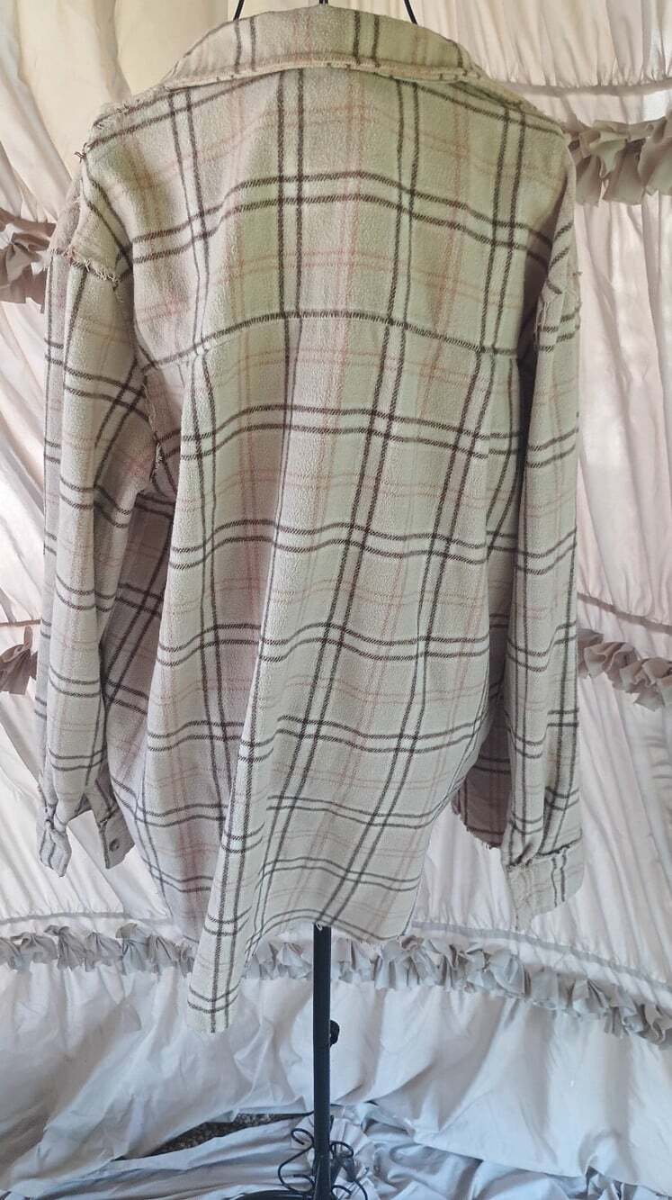 LA MIEL Plaid Shacket in Beige and Gray flannel- Women's Size Medium